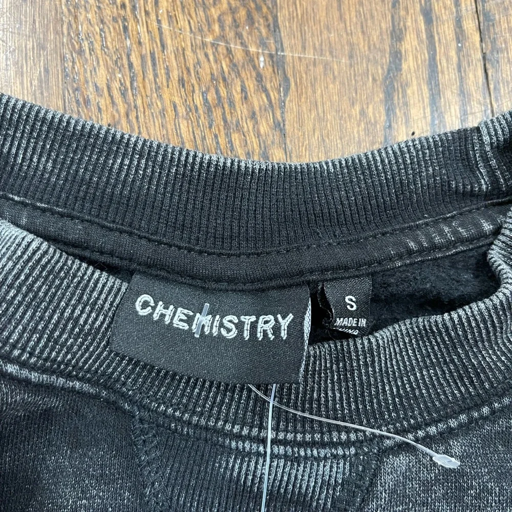 Chemistry Black good vibes only Graphic Crewneck Sweater size S